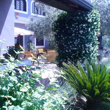 Casale Nido Dell'aquila Country house *