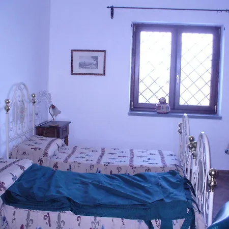 Casale Nido Dell'aquila Country house *